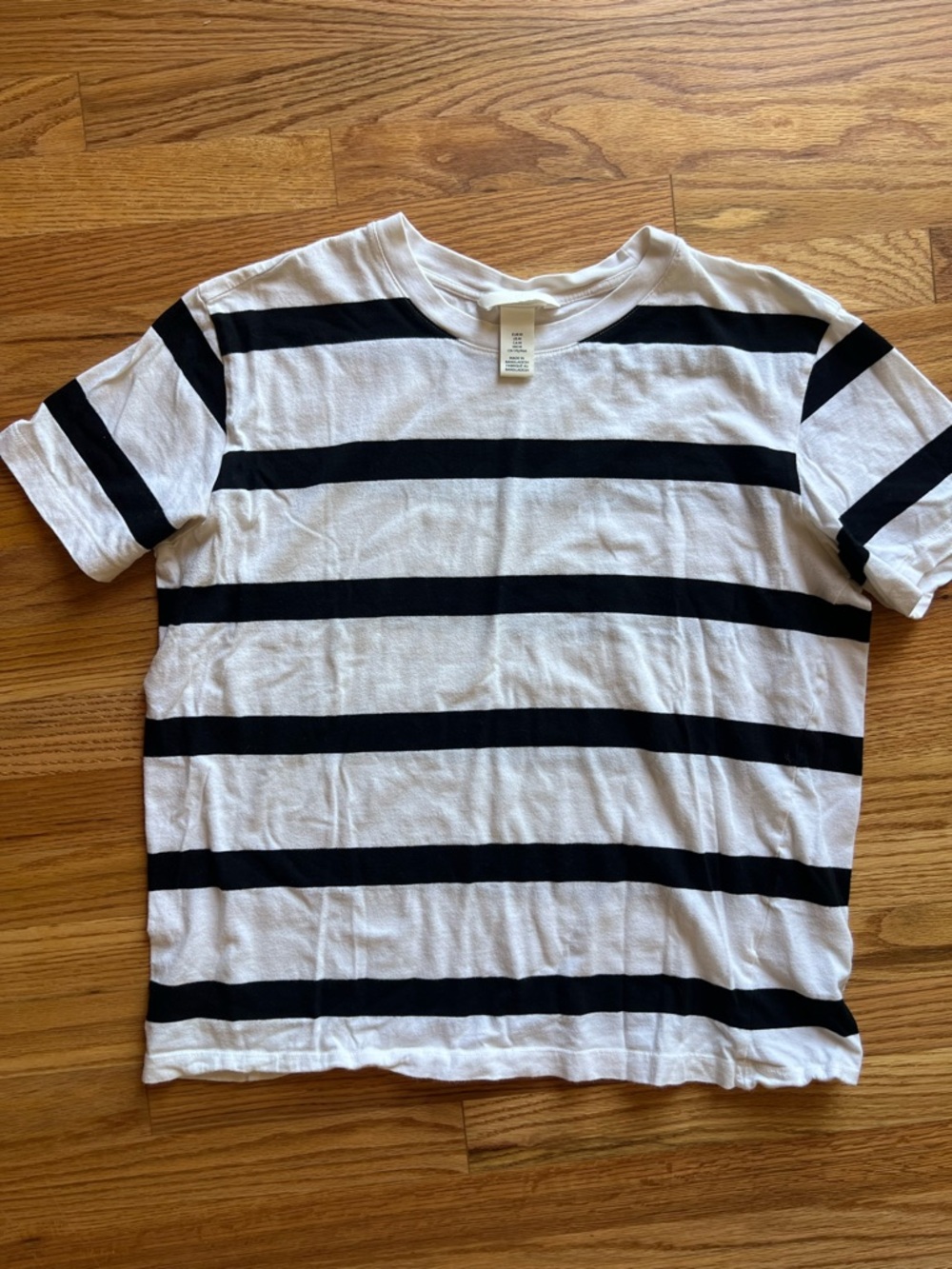 H&M size large Classic White & Black Striped Tee